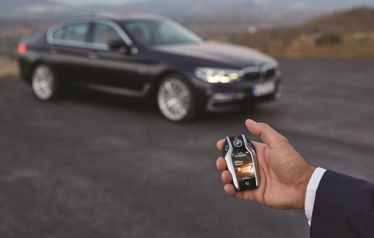 BMW 5 : Ψάχνει και για πάρκινγκ!