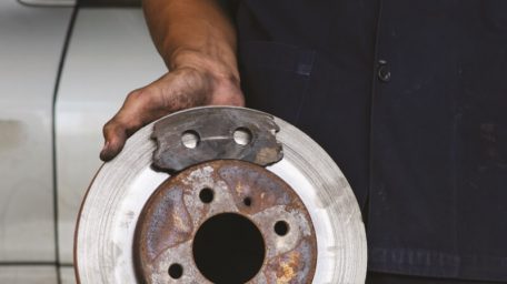 Έλεγχος στο σύστημα πέδησης για την αποφυγή υπερθέρμανσης.