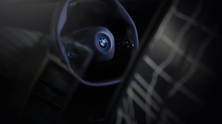 Επανάσταση από την BMW. Έρχεται το πολυγωνικό τιμόνι!