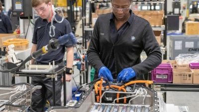 BMW: Το εργοστάσιο που διπλασίασε την παραγωγική δυναμικότητα στις μπαταρίες