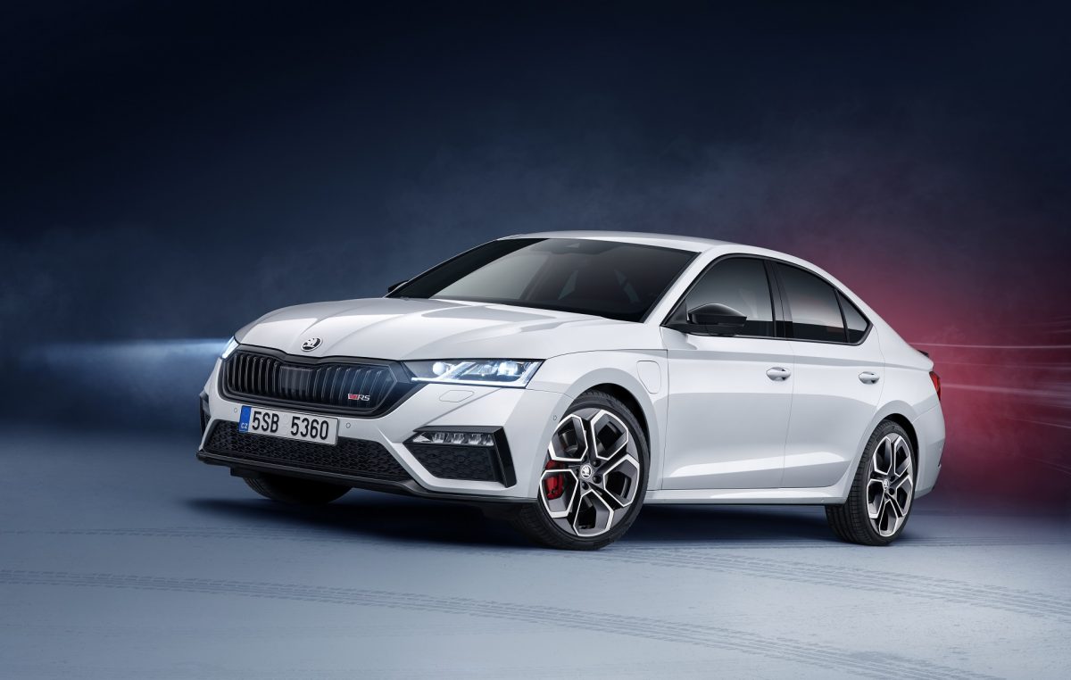 Η οικογένεια των SKODA RS καλωσορίζει το πρώτο της plug-in υβριδικό μοντέλο