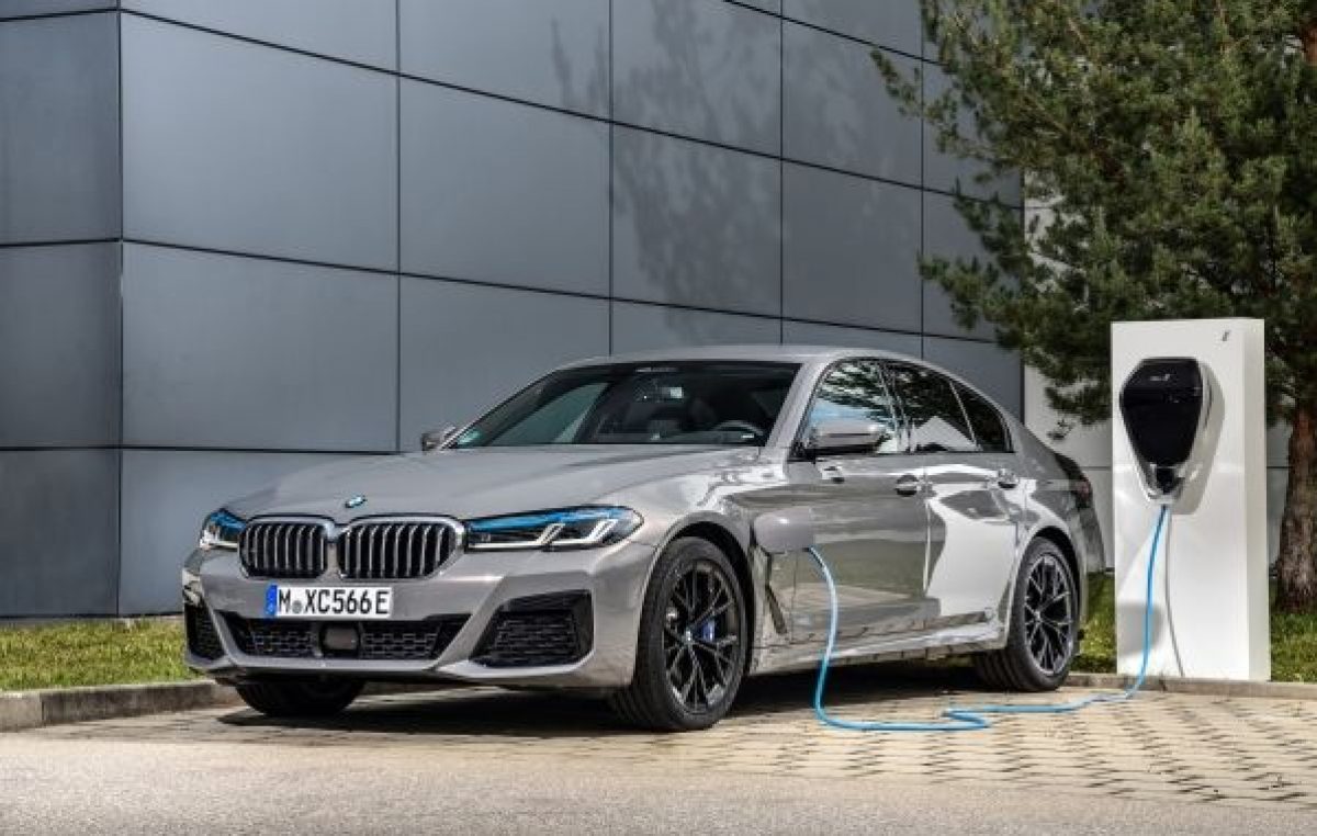 Παγκόσμια πρεμιέρα για πέντε plug – in υβριδικά μοντέλα της BMW Σειράς 5