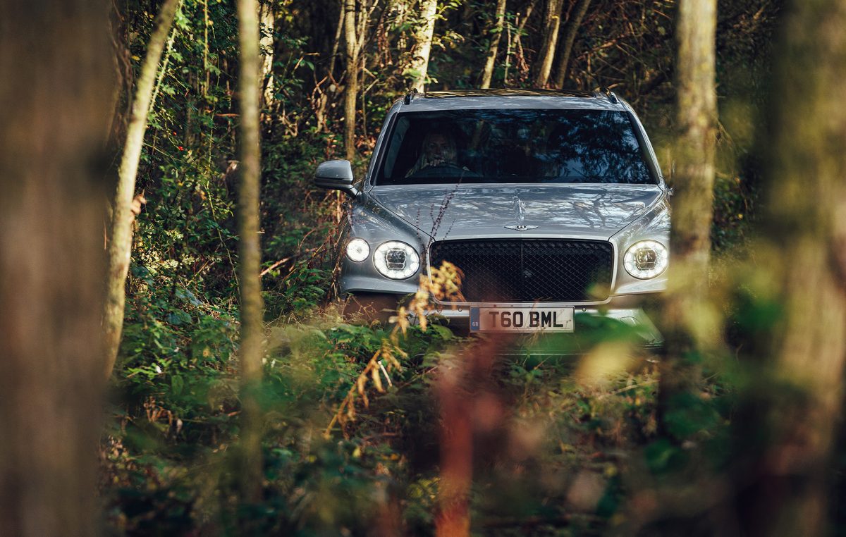 H ΝΕΑ BENTLEY BENTAYGA V8 ΒΡΑΒΕΥΕΤΑΙ ΩΣ «ΠΟΛΥΤΕΛΕΣ SUV ΤΗΣ ΧΡΟΝΙΑΣ»