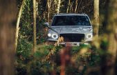 H ΝΕΑ BENTLEY BENTAYGA V8 ΒΡΑΒΕΥΕΤΑΙ ΩΣ «ΠΟΛΥΤΕΛΕΣ SUV ΤΗΣ ΧΡΟΝΙΑΣ»