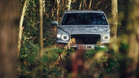 H ΝΕΑ BENTLEY BENTAYGA V8 ΒΡΑΒΕΥΕΤΑΙ ΩΣ «ΠΟΛΥΤΕΛΕΣ SUV ΤΗΣ ΧΡΟΝΙΑΣ»