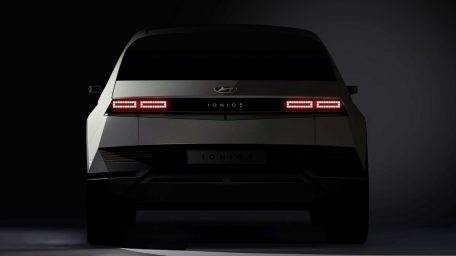 Η Hyundai Motor Company παρουσίασε τις πρώτες teaser φωτογραφίες του επερχόμενου IONIQ 5 CUV