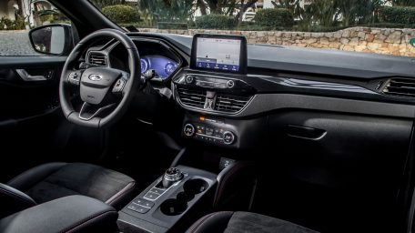 «Μένουμε συνδεδεμένοι» με το νέο Ford Kuga