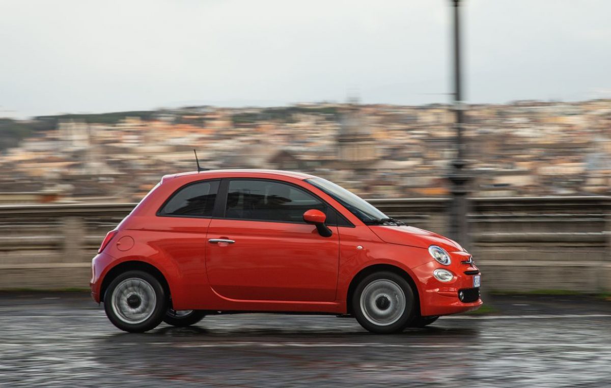Η νέα σειρά Fiat 500 είναι διαθέσιμη στην Ελλάδα φέρνοντας τον αέρα της «Dolce Vita»