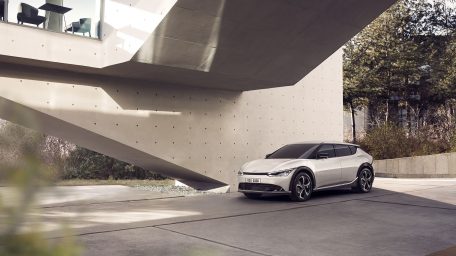 Η Kia αποκαλύπτει το EV6