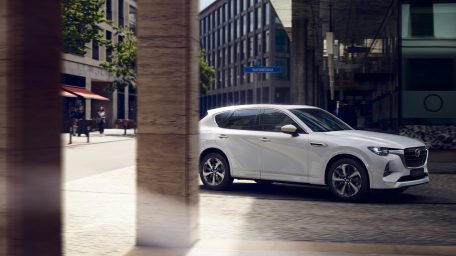 Το ολοκαίνουργιο Mazda CX-60 PHEV παρουσιάζει την πρώτη plug-in πλήρως υβριδική τεχνολογία