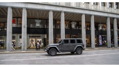 To Jeep® Wrangler 4xe πρωτοστατεί στις δοκιμές συνδεσιμότητας 5G για την οδική ασφάλεια