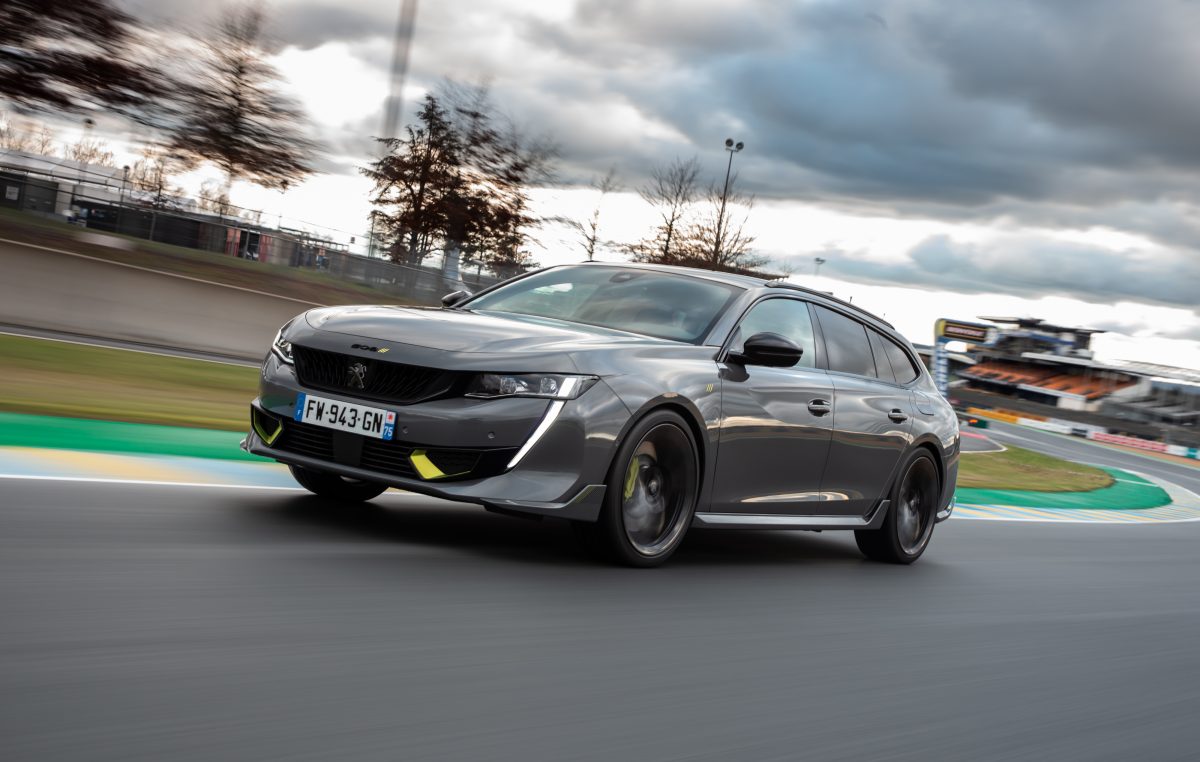 Η PEUGEOT ξεκινά δυναμικά την πορεία της προς την ηλεκτροκίνηση, στην Διεθνή Έκθεση Αυτοκινήτου των Βρυξελλών