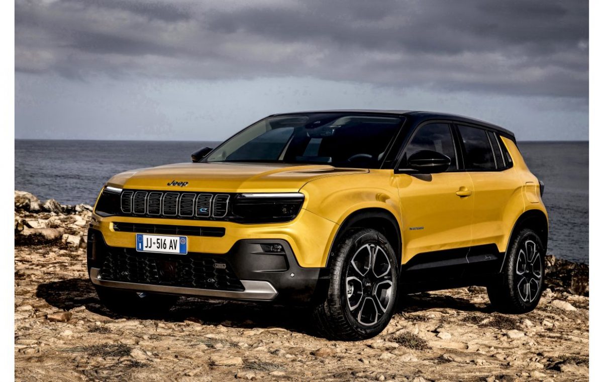 Jeep® Avenger: Το πρώτο αμιγώς ηλεκτρικό Jeep δείχνει τι μπορεί να κάνει -και- εκτός δρόμου