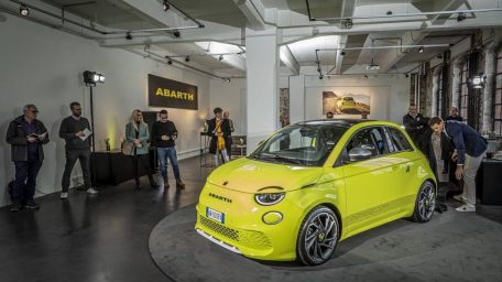 Το νέο Abarth 500e «ηλεκτρίζει» την Ευρώπη με περισσότερες από 1.500 προ-παραγγελίες