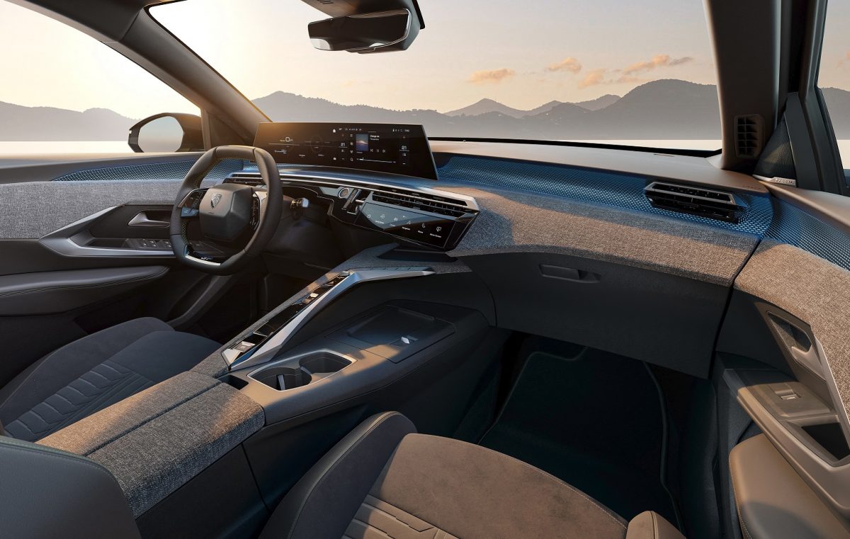 Το νέο panoramic i-COCKPIT™ ενσωματώνει τη μεταμόρφωση της PEUGEOT