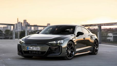 Το νέο Audi e-tron GT μαγνητίζει τα βλέμματα