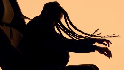 Η Volvo Cars παρουσιάζει την πρώτη στον κόσμο ζώνη ασφαλείας πολλαπλής προσαρμογής στο προσεχές Volvo EX60