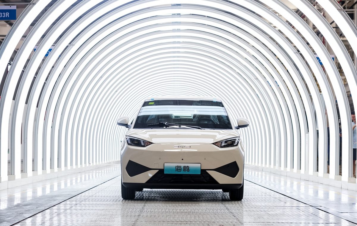 Η BYD σπάει ρεκόρ και γιορτάζει την παραγωγή του εκατομμυριοστού DOLPHIN SURF