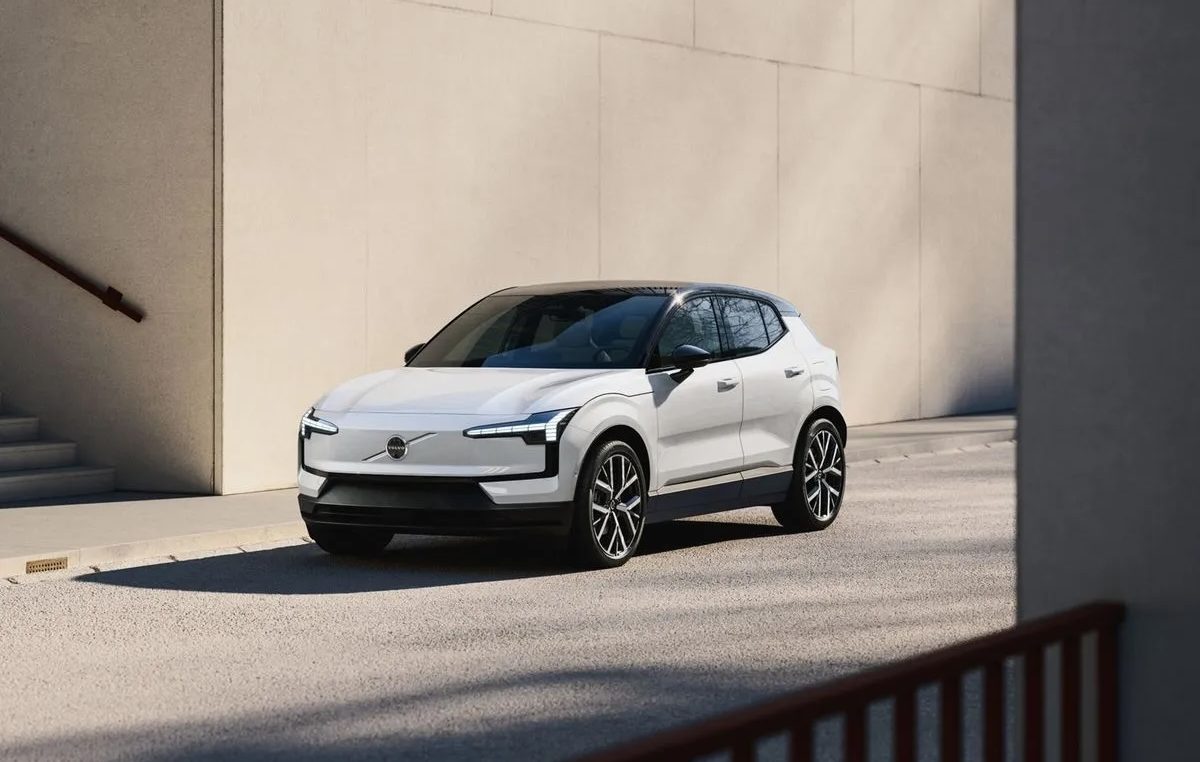 Νέες λειτουργίες και σχεδιαστικές αναβαθμίσεις κάνουν το Volvo EX30 πιο ελκυστικό από ποτέ